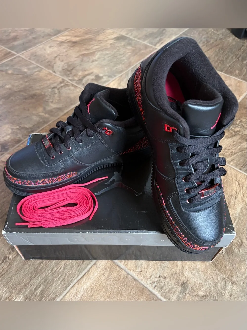 Air Jordan 3 (GS) Retro Black/Berry Sneakers